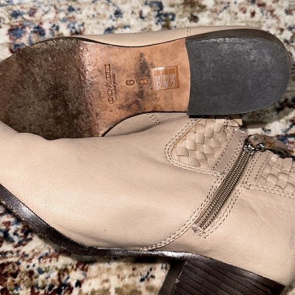 Coach new york women’s low heel boot - Picture 6 of 7